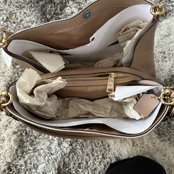 Coach Handbag - Picture 4 of 7